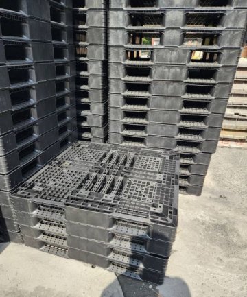 NO.5749 中古 プラスチックパレット 1100×1100×150